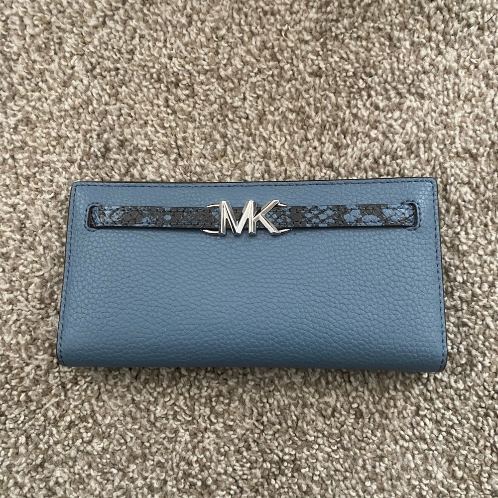 ⚜️ NWOT - Michael Kors Leather Wallet